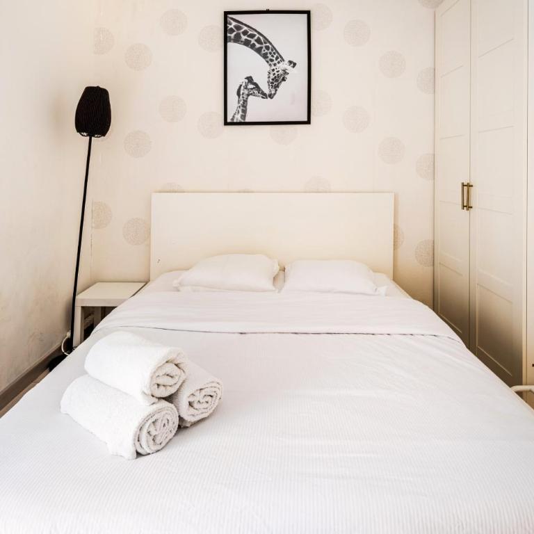 Chic Two Bedroom Apartment steps from Champs Elysees - Appartement 2 Chambres - 4