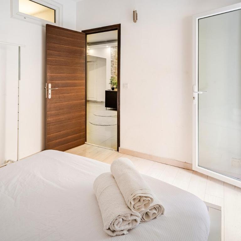 Chic Two Bedroom Apartment steps from Champs Elysees - Appartement 2 Chambres - 3