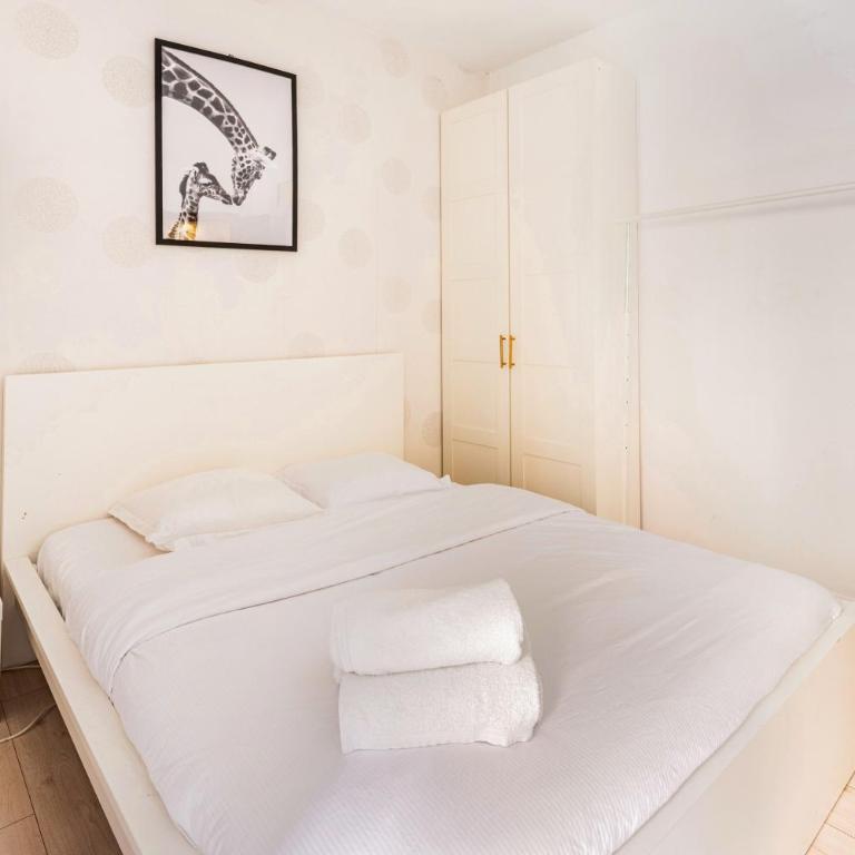 Chic Two Bedroom Apartment steps from Champs Elysees - Appartement 2 Chambres - 2