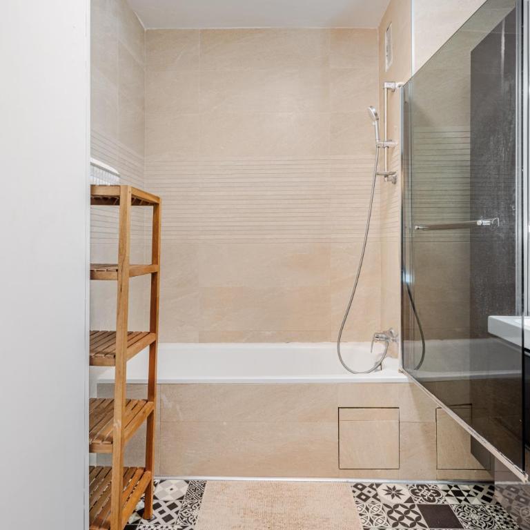 Chic Two Bedroom Apartment steps from Champs Elysees - Appartement 2 Chambres - 7