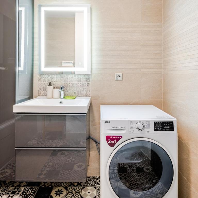 Chic Two Bedroom Apartment steps from Champs Elysees - Appartement 2 Chambres - 12