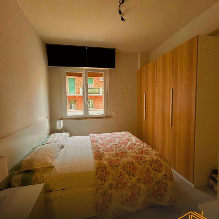 CarloAlberto23- Rooms by Homes in Ancona - Standard Double Room with Shared Bathroom - 1