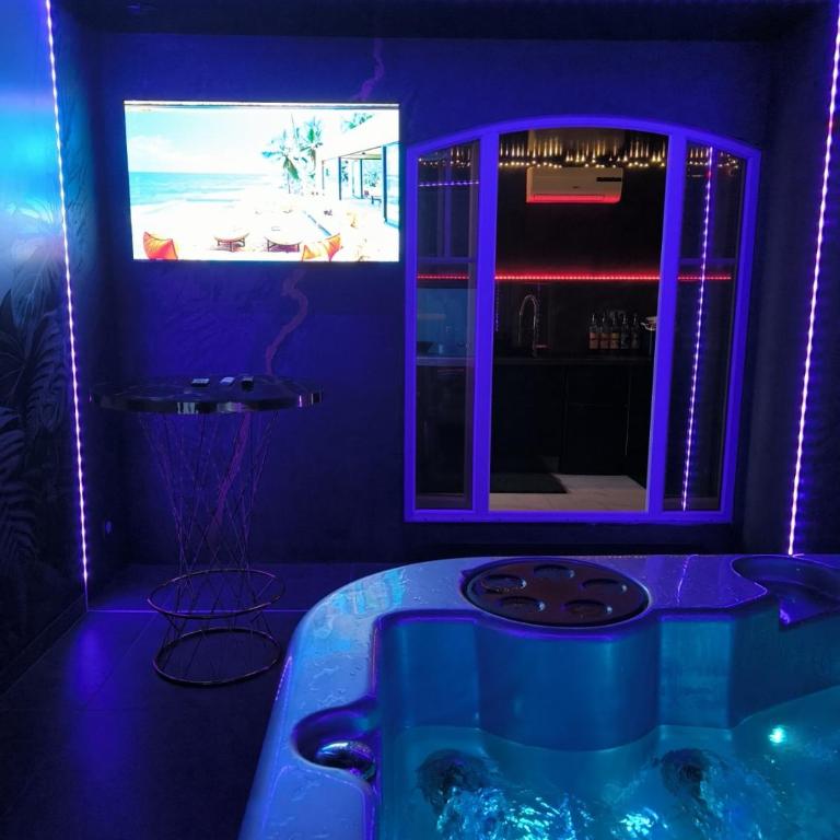 Maloveroom, 2 Suites d'exceptions - Suite avec Piscine Privée - 4