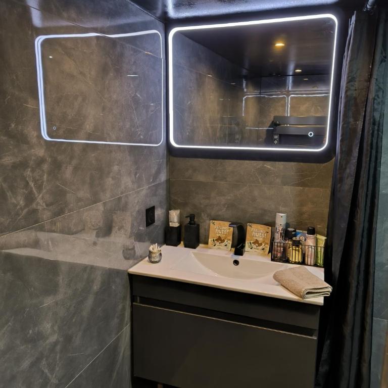 Maloveroom, 2 Suites d'exceptions - Suite avec Piscine Privée - 10