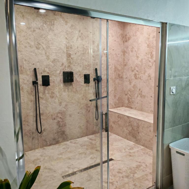 Maloveroom, 2 Suites d'exceptions - Suite Deluxe - 18