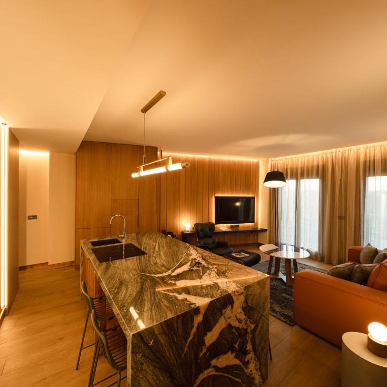 ÉCLAT Collection - City Center - POOL and PRIVATE FREE PARKING - Apartamento Superior de 2 dormitorios - 1