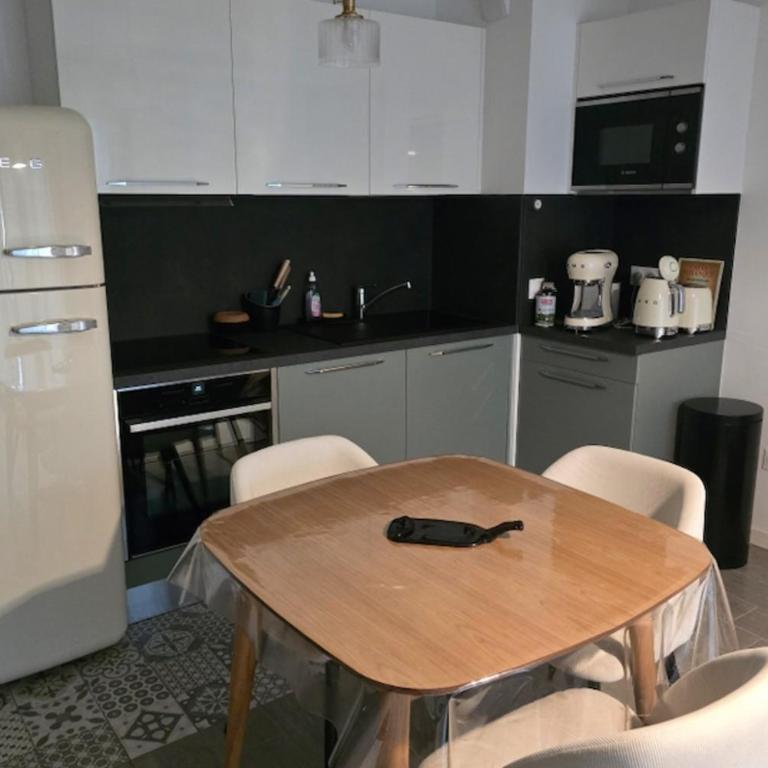 Cozy renovated apartment behind Arcachon station - Apartment - 4