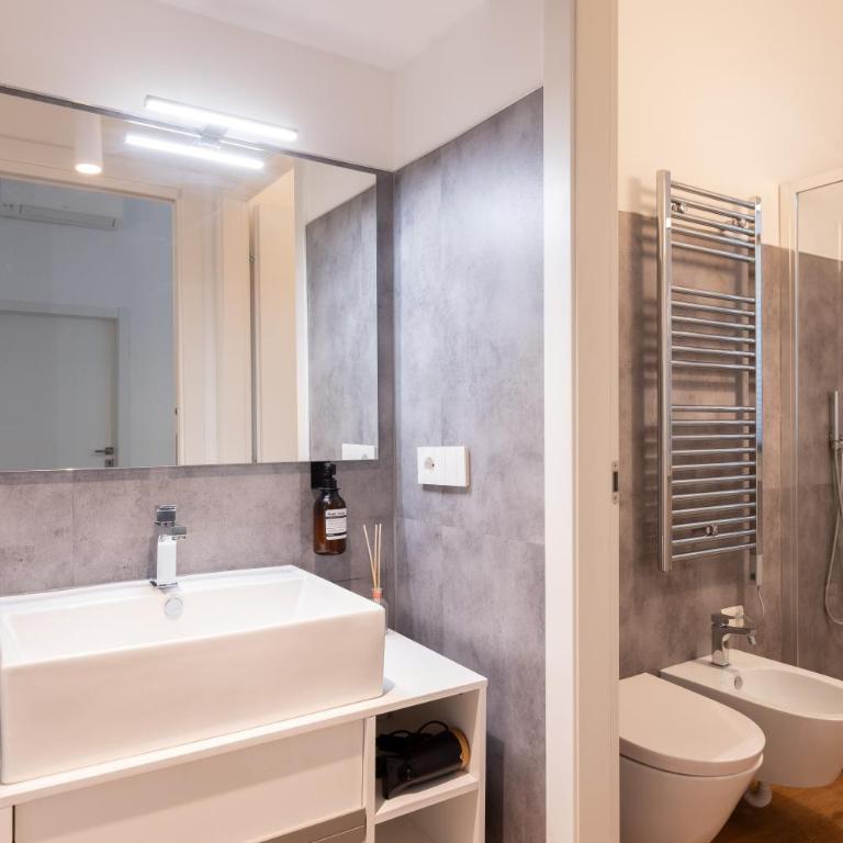 Spacious Design Apartment Central Milan - Deluxe Apartment - 22