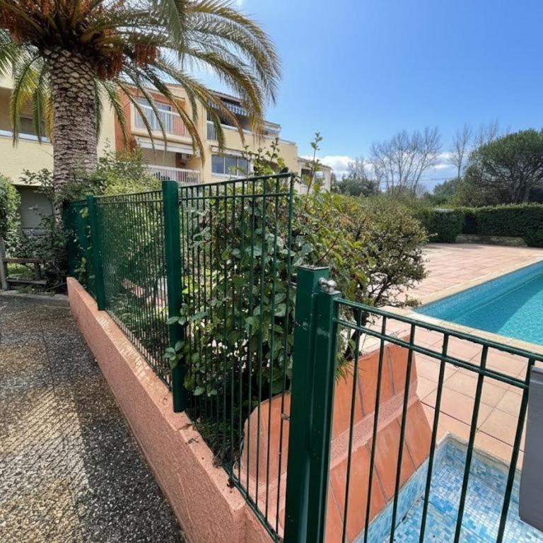 Cogtrop - Studio de Charme avec Jardinet Privatif dans résidence avec piscine au cœur du Golfe de Saint-Tropez - Appartamento con Terrazza - 1