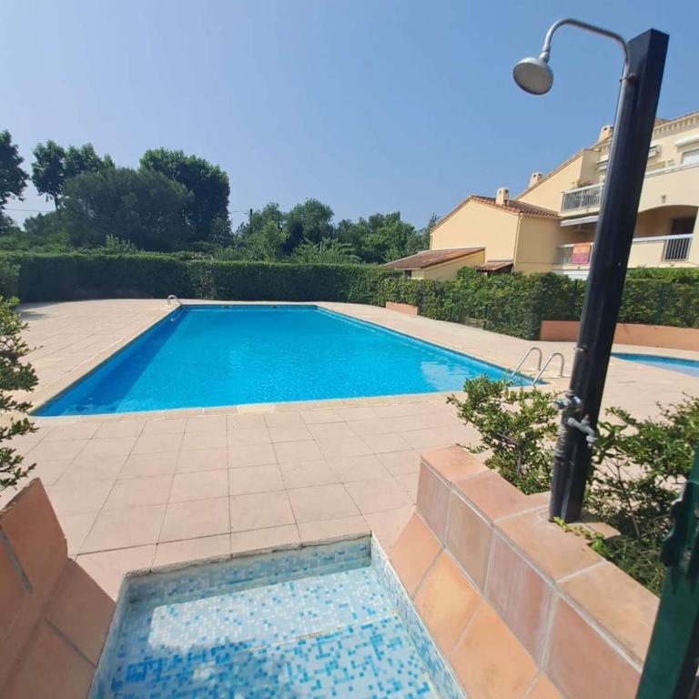 Cogtrop - Studio de Charme avec Jardinet Privatif dans résidence avec piscine au cœur du Golfe de Saint-Tropez - Appartamento con Terrazza - 9