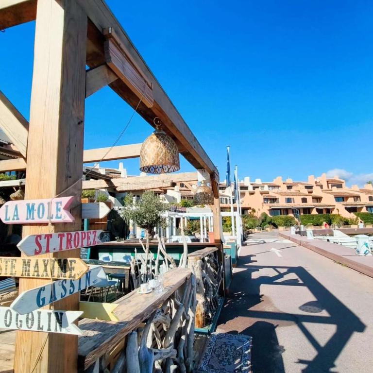 Cogtrop - Studio de Charme avec Jardinet Privatif dans résidence avec piscine au cœur du Golfe de Saint-Tropez - Appartamento con Terrazza - 14
