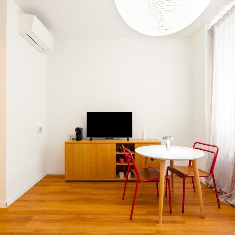 Spacious Design Apartment Central Milan - Deluxe Apartment - 36