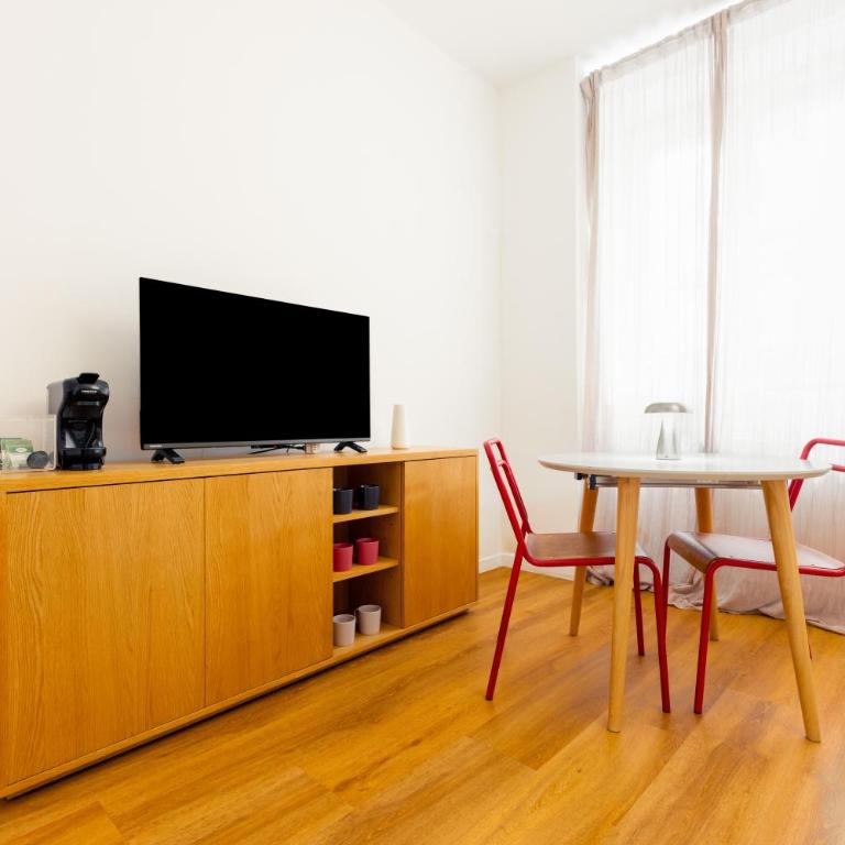 Spacious Design Apartment Central Milan - Deluxe Apartment - 32