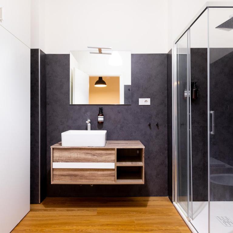Spacious Design Apartment Central Milan - Deluxe Apartment - 43