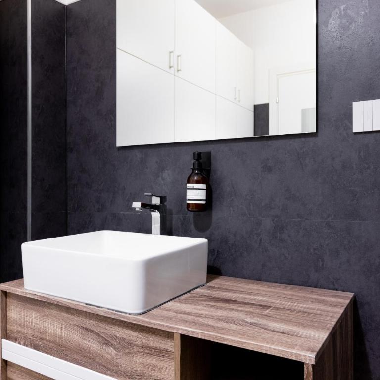 Spacious Design Apartment Central Milan - Deluxe Apartment - 42