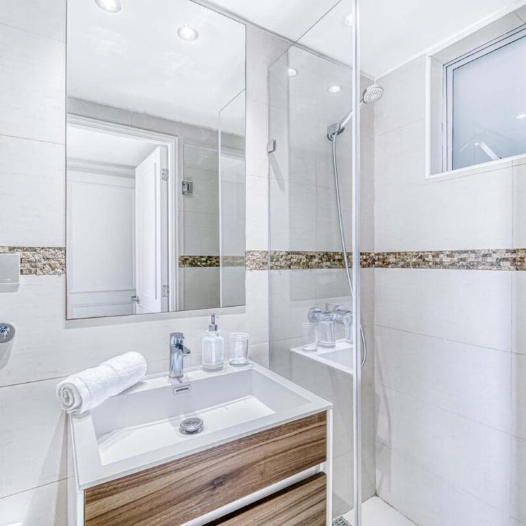 Cochoa View 3D Oceanfront - Three-Bedroom Apartment - 4