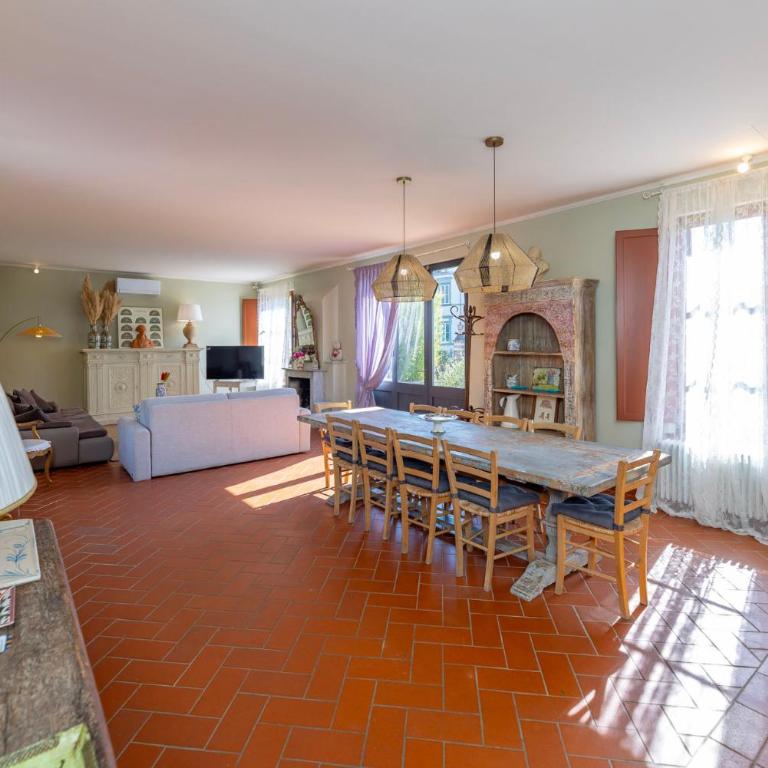Exclusive Villa with two Pools and private garden - Villa - 45