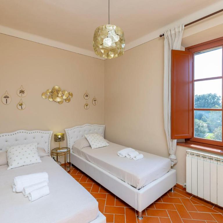 Exclusive Villa with two Pools and private garden - Villa - 50