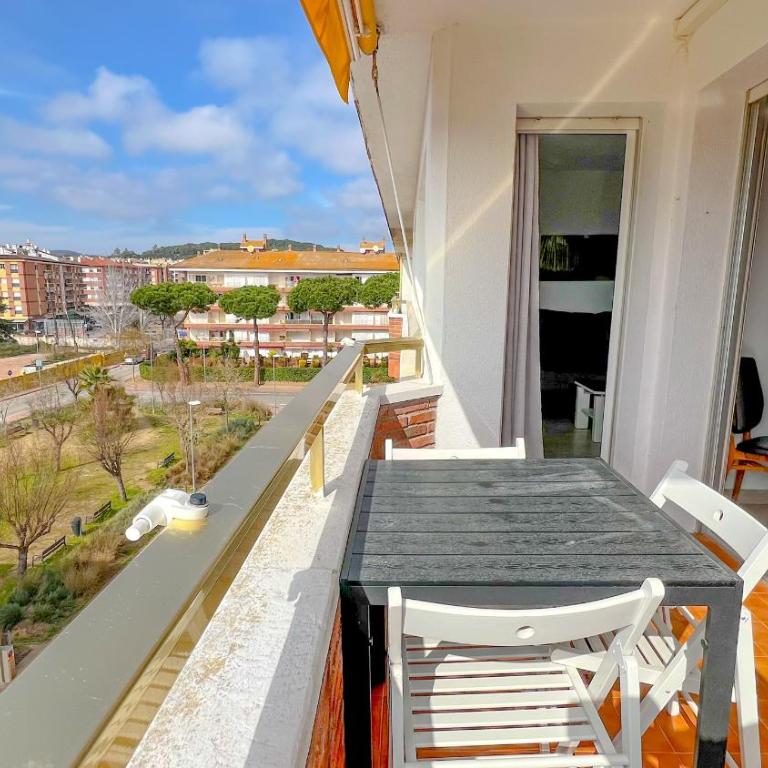 Vivalidays Gabriel - Fenals - LLoret de Mar - Apartamento de 2 dormitorios con vistas a la piscina - 2