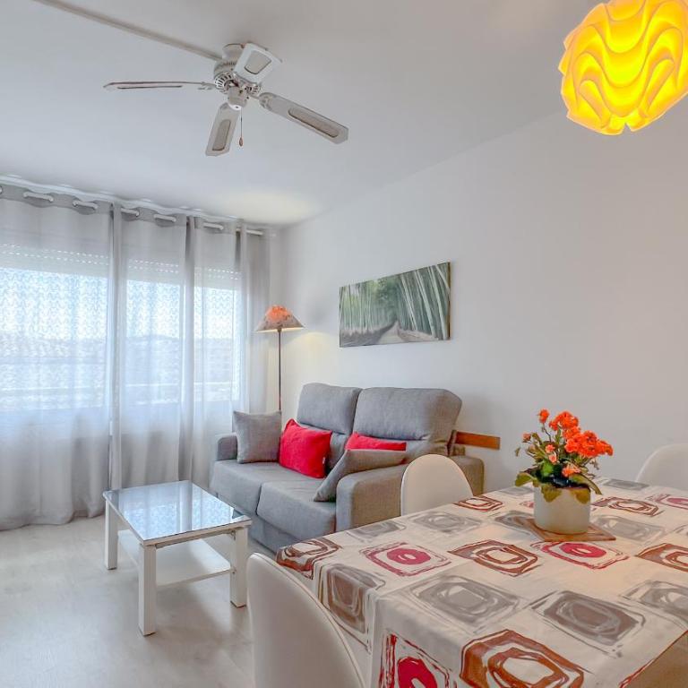 Vivalidays Gabriel - Fenals - LLoret de Mar - Apartamento de 2 dormitorios con vistas a la piscina - 4