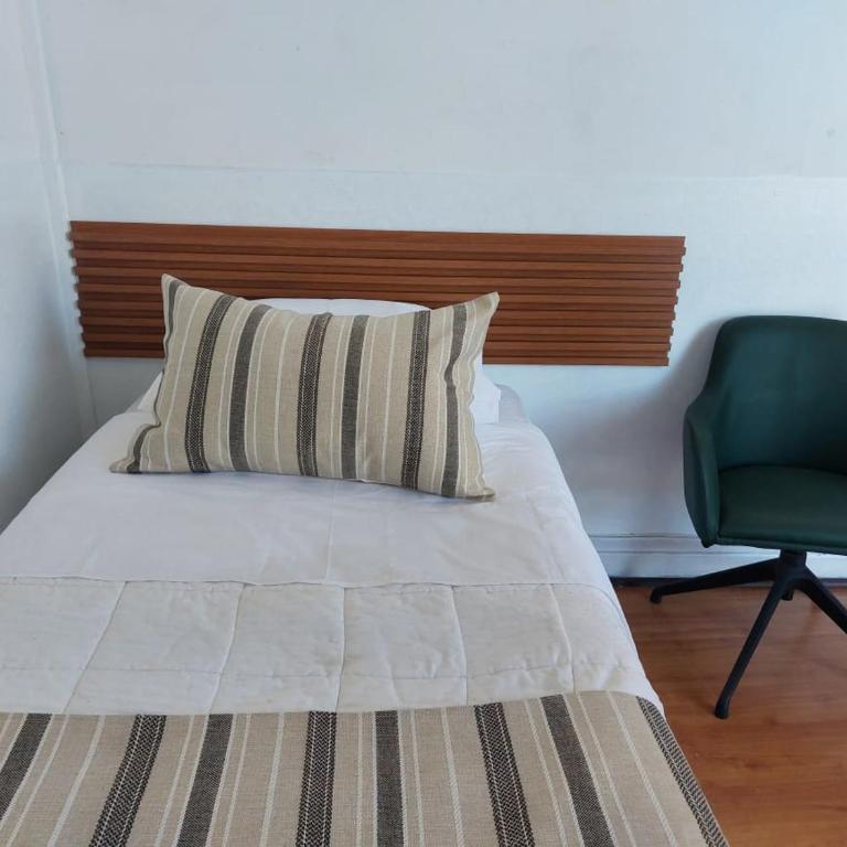 The GEORGE HOTEL - Deluxe Studio - 2