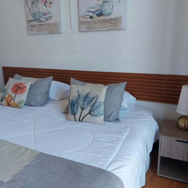 The GEORGE HOTEL - King Suite with Balcony - 6