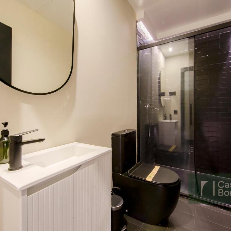 Tu Casa Bonita en Hernán Cortés - Two-Bedroom Apartment with Balcony - 13