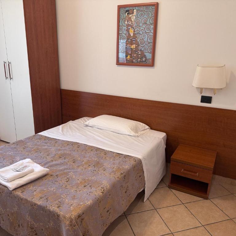 Karina Suite - Camera Matrimoniale con Bagno in Comune - 2