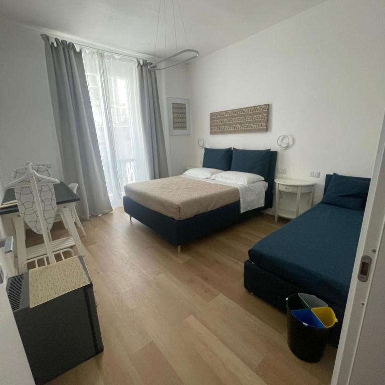 Palazzo Cavour Rooms & Breakfast - Camera Matrimoniale con Balcone (2 Adulti + 1 Bambino) - 4