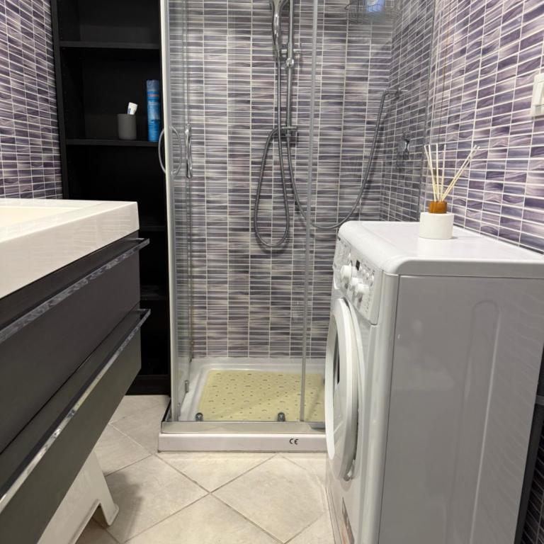 WELCOME RIVIERA-Castagneto 29-wifi-parcheggio a pagamento a 20,00 euro al giorno - Appartamento con 1 Camera da Letto - 2
