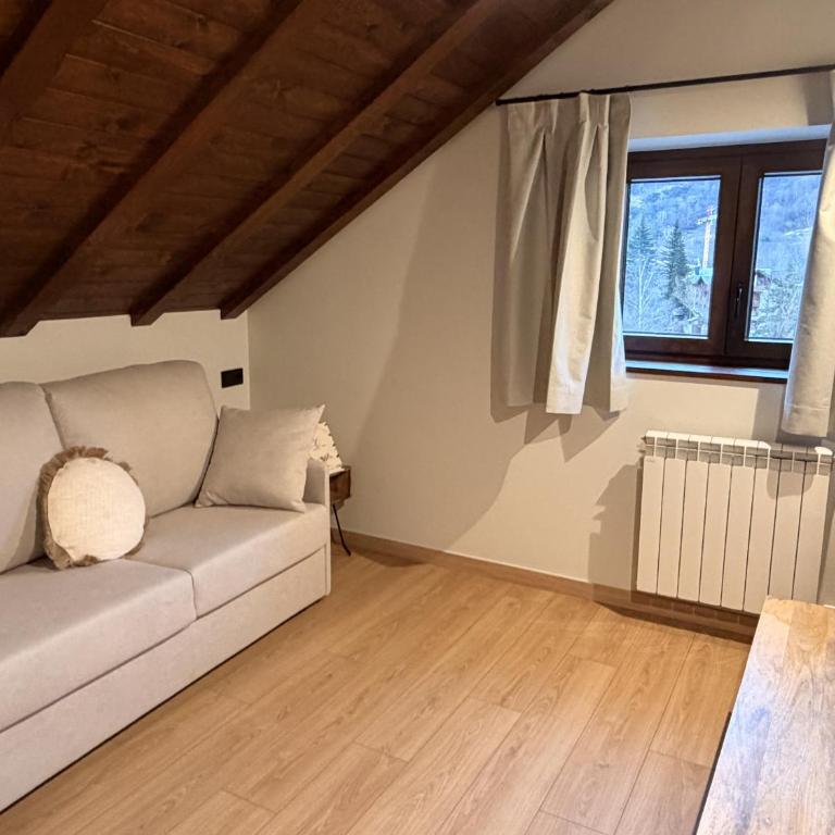 Apartamentos St.Anton Suites Benasque - Apartamento con balcón - 9