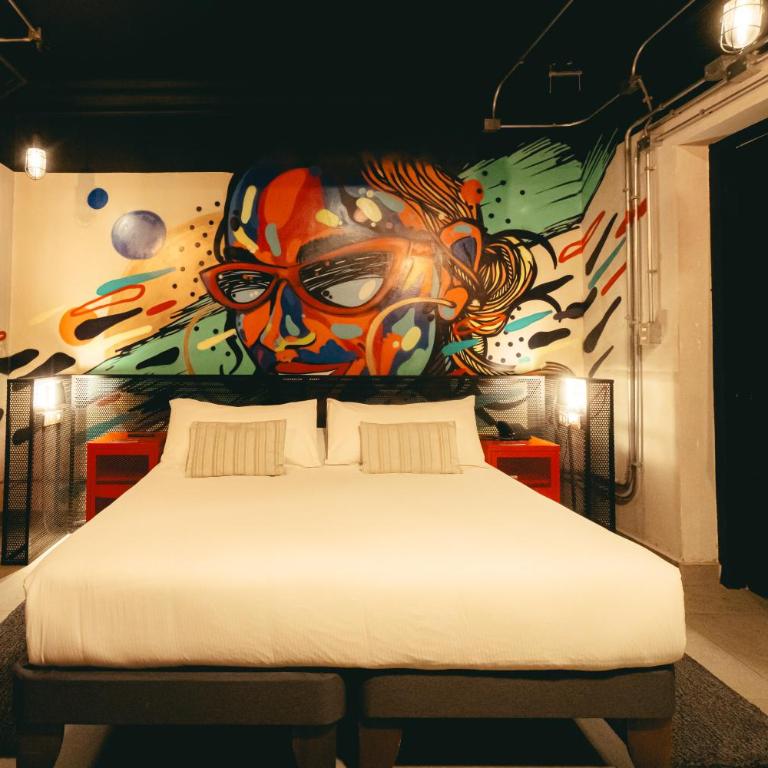 LOFT Hotel by Sommelier Hoteles - Deluxe Queen Room - 1