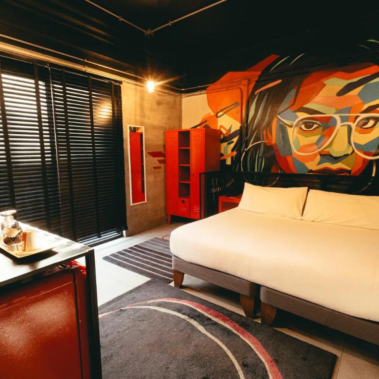 LOFT Hotel by Sommelier Hoteles - Deluxe Queen Room - 4