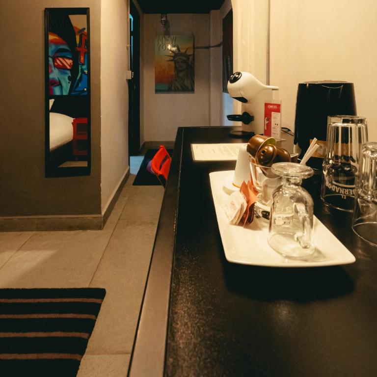 LOFT Hotel by Sommelier Hoteles - Deluxe Queen Room - 6