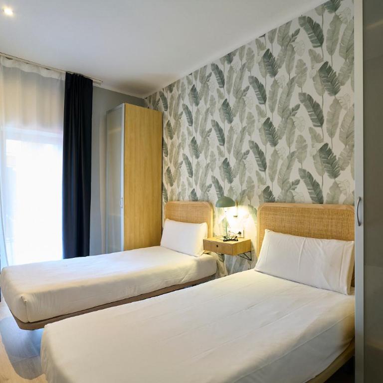 Fira Apartments by gaiarooms - Three-Bedroom Apartment - 10