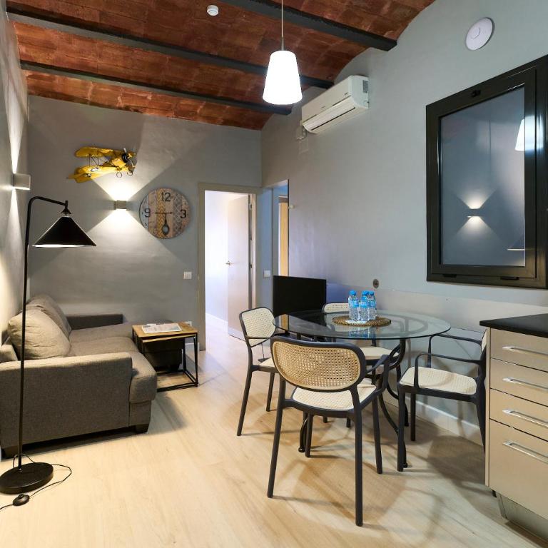 Fira Apartments by gaiarooms - Three-Bedroom Apartment - 31