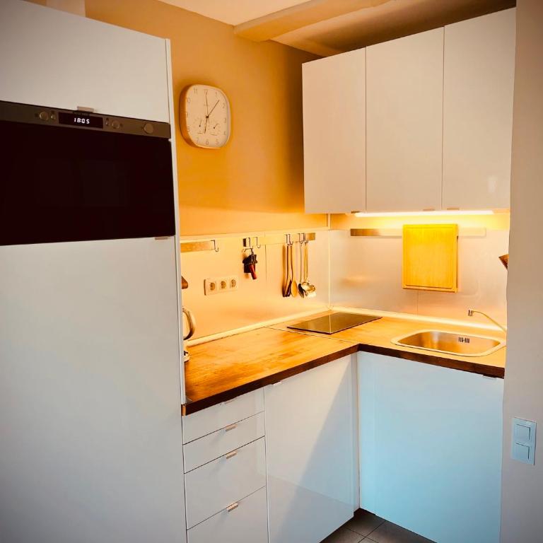 Valparaíso Apartments Flamingo - One-Bedroom Apartment with Pool View - 11
