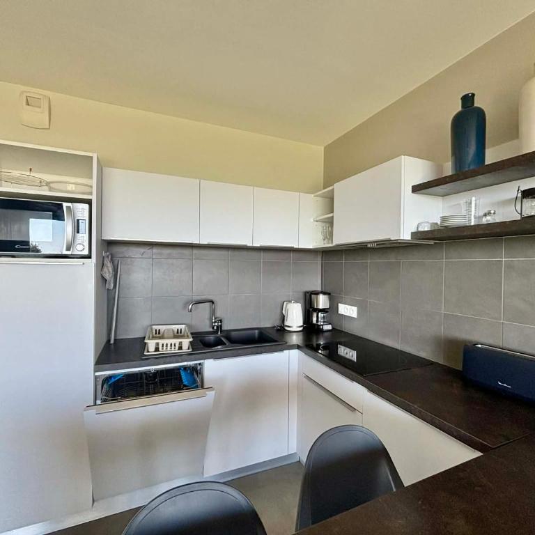 Appartement en bord de mer, 2 chambres, piscine, parking, animaux admis - FR-1-194-231 - Apartment - 16