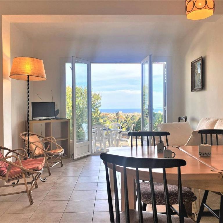 BO900-918 Appartement 3 pièces 4 couchages BORMES-LES-MIMOSAS - Three-Bedroom Apartment with Marina View - 3