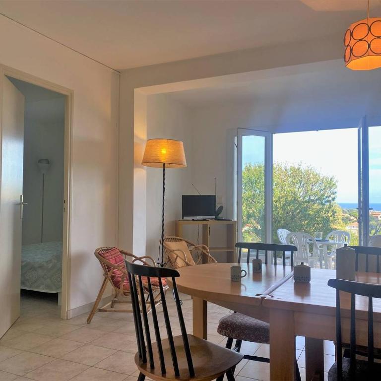 BO900-918 Appartement 3 pièces 4 couchages BORMES-LES-MIMOSAS - Three-Bedroom Apartment with Marina View - 5
