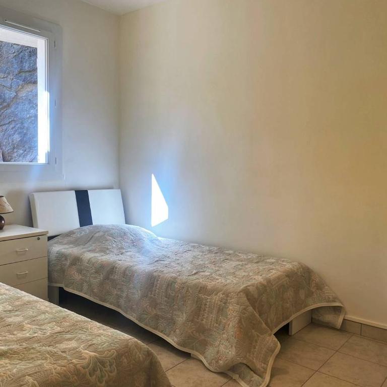 BO900-918 Appartement 3 pièces 4 couchages BORMES-LES-MIMOSAS - Three-Bedroom Apartment with Marina View - 10