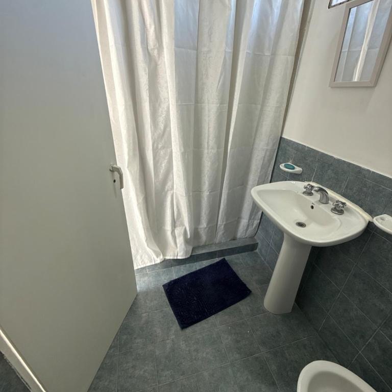 A pasos del centro y costanera - Amplio con patio - Apartamento de 1 dormitorio con vistas a la ciudad - 7