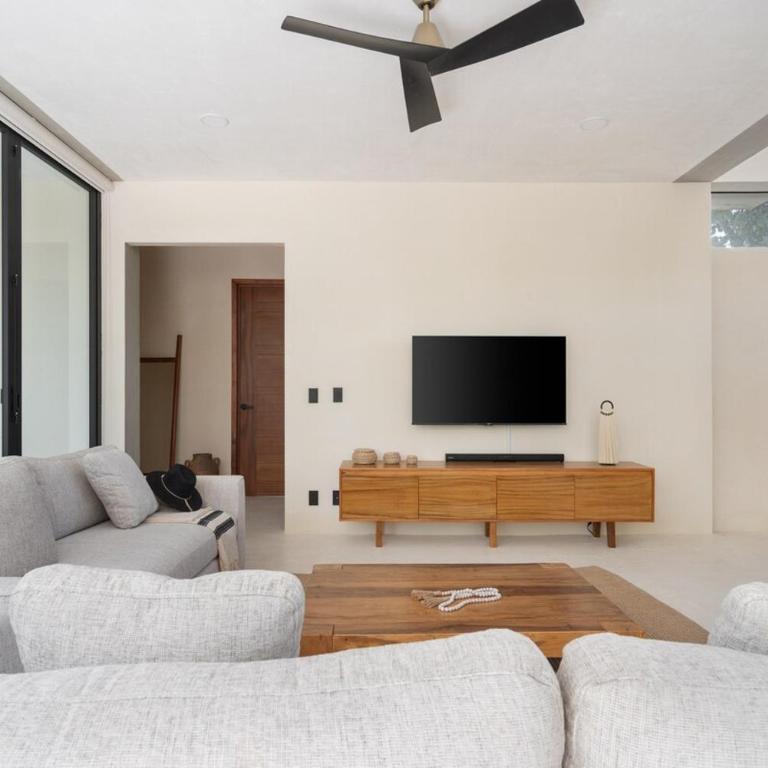 Limas - Three-Bedroom Premium Apartment with Balcony - 9
