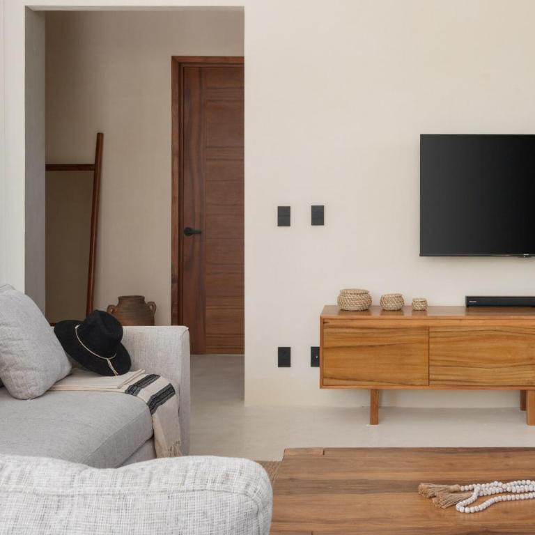 Limas - Three-Bedroom Premium Apartment with Balcony - 6