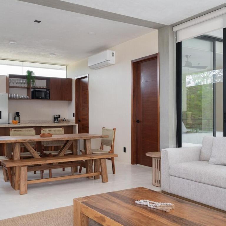 Limas - Three-Bedroom Premium Apartment with Balcony - 17