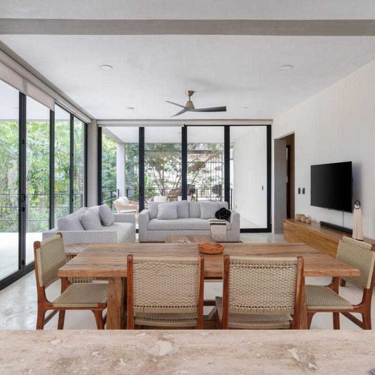 Limas - Three-Bedroom Premium Apartment with Balcony - 21