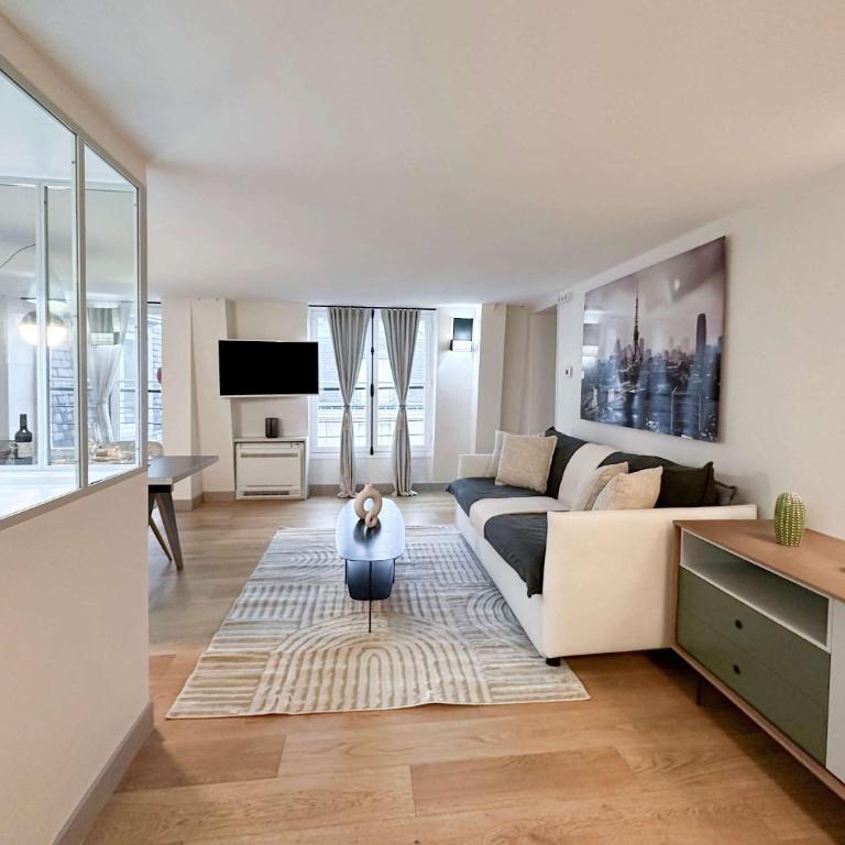 Apartment with lift in Saint-Germain-des-Prés - Apartment - 2