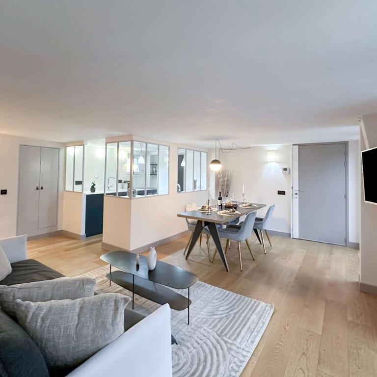 Apartment with lift in Saint-Germain-des-Prés - Apartment - 5
