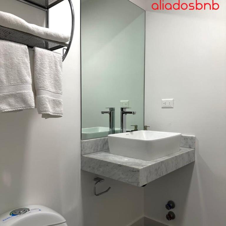 Centric 1BR at Lince - One-Bedroom Apartment - 11