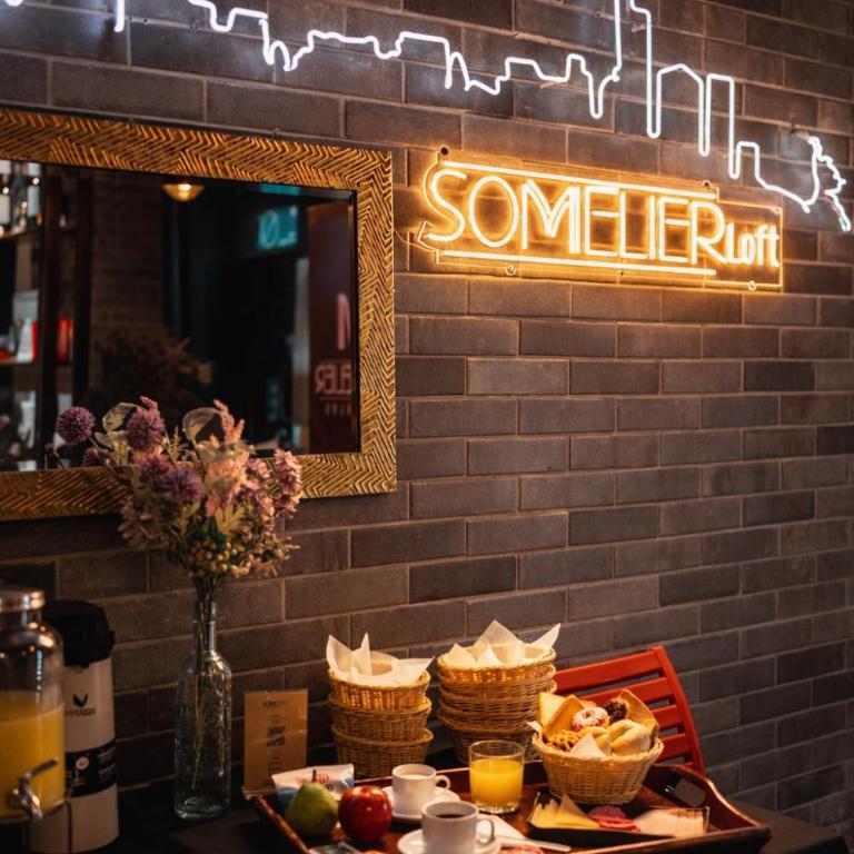 LOFT Hotel by Sommelier Hoteles - Deluxe Queen Room - 8
